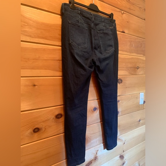 Women’s dark wash Kancan made for Maurice’s stretchy and soft jeans size 31. - Picture 10 of 14